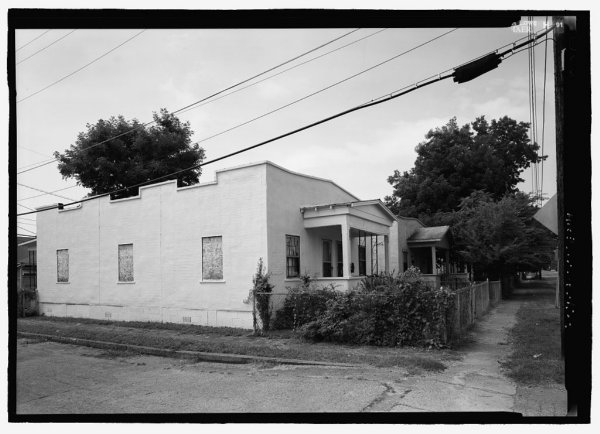 301 Abingdon Avenue NW