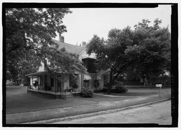 3411 North Broad Place SW