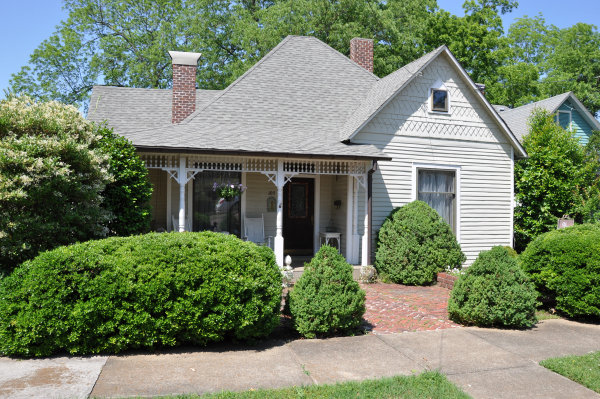105 Calhoun Street NE