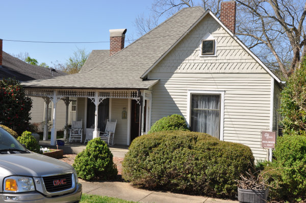 105 Calhoun Street NE