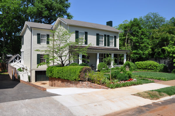 111 Calhoun Street NE