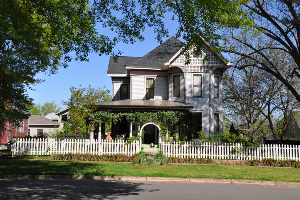 703 Clinton Avenue E