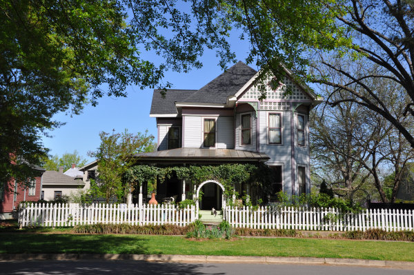 703 Clinton Avenue E