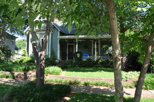 707 Clinton Avenue E