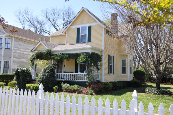 205 Dement Street NE