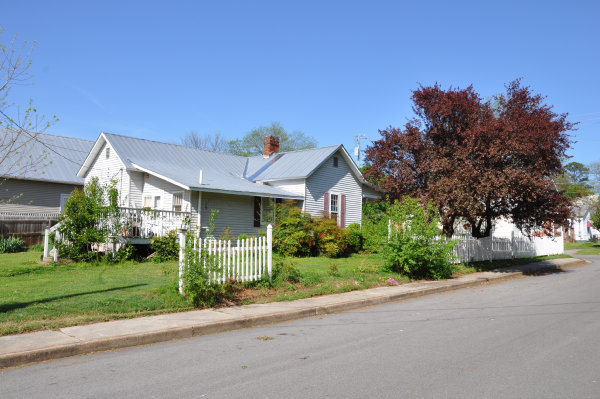 401 Dement Street NE