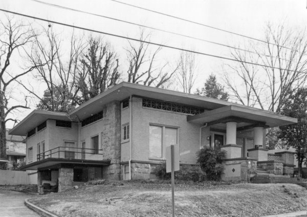 406 Eustis Avenue SE