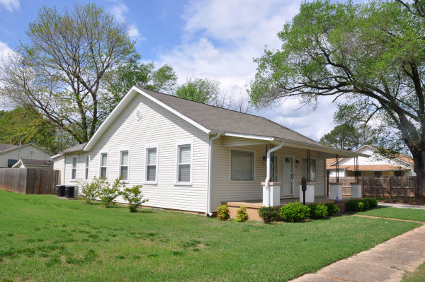 3704 Fairview Street SW