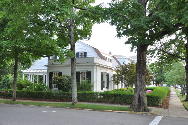 206 Gates Avenue SE