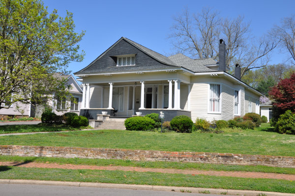 405 Holmes Avenue NE