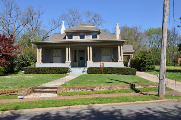 407 Holmes Avenue NE