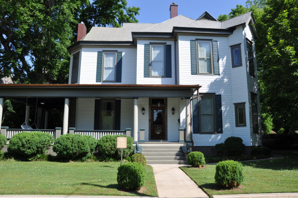 601 Holmes Avenue NE