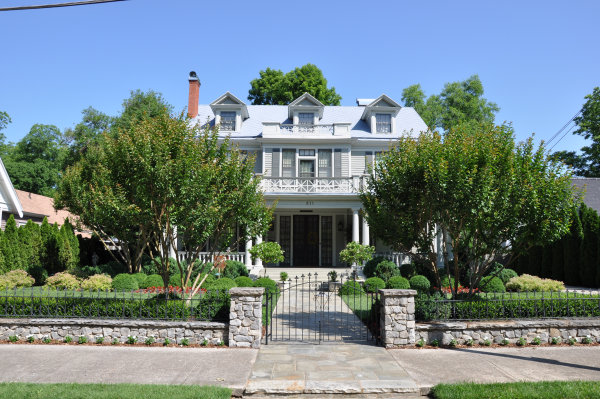 611 Holmes Avenue NE