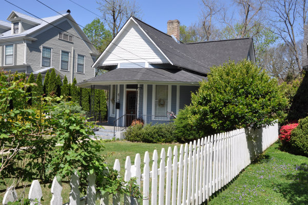 613 Holmes Avenue NE