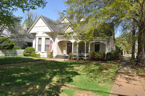 615 Holmes Avenue NE