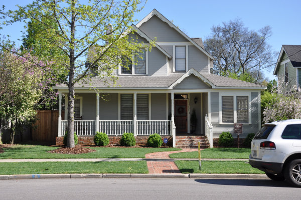 718 Holmes Avenue NE