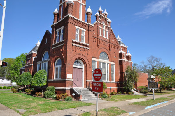 103 Lincoln Street SE
