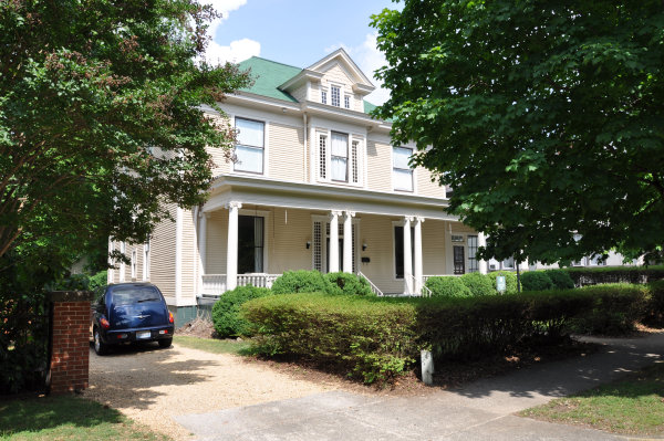 205 Lincoln Street SE