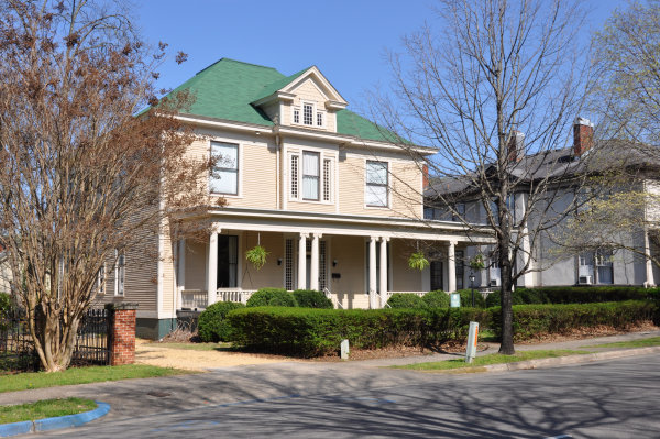 205 Lincoln Street SE
