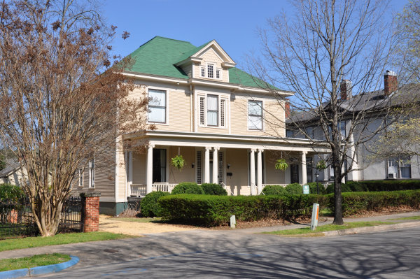 205 Lincoln Street SE