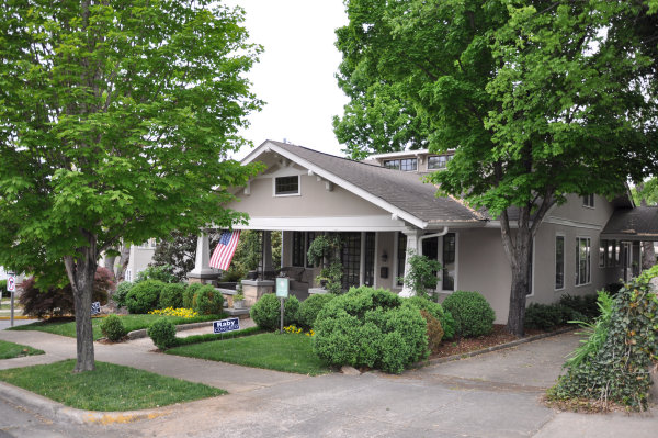 301 Lincoln Street SE