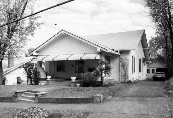 303 Lincoln Street SE