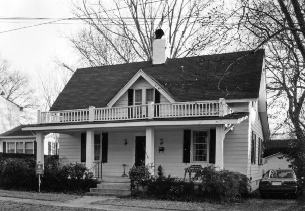 412 Locust Avenue SE