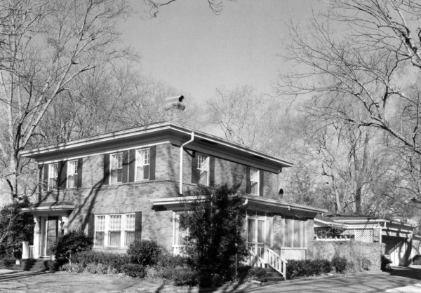 413 Locust Avenue SE