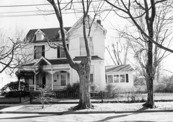 414 Locust Avenue SE