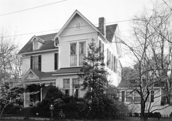 414 Locust Avenue SE