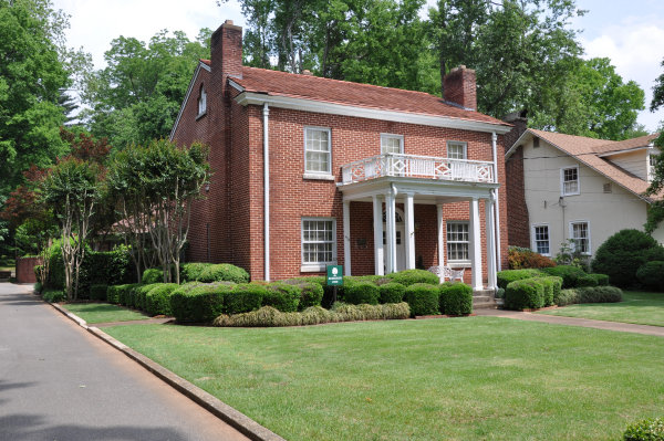 415 Locust Avenue SE