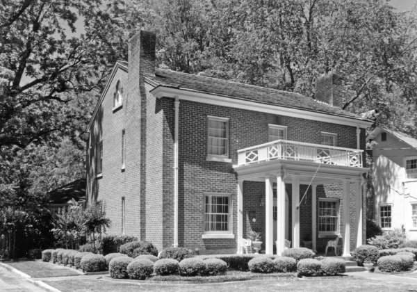 415 Locust Avenue SE