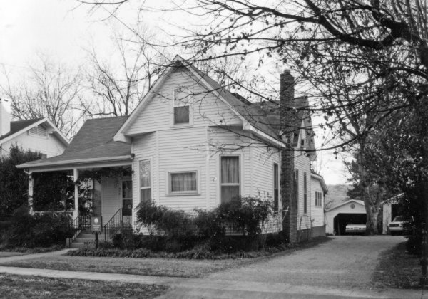 416 Locust Avenue SE