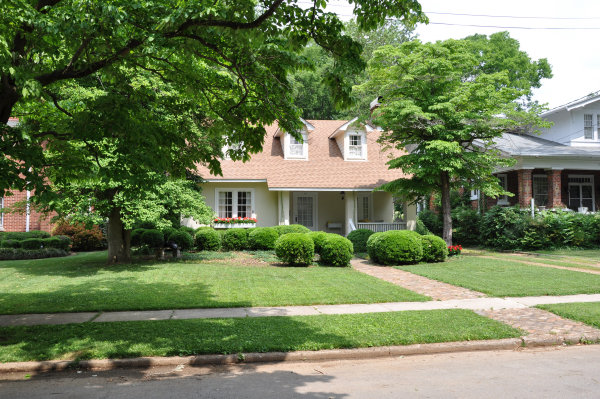 417 Locust Avenue SE