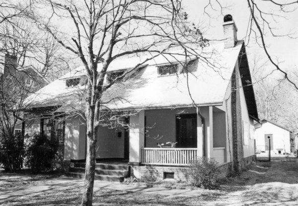 417 Locust Avenue SE