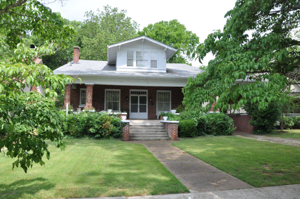419 Locust Avenue SE