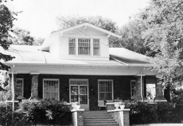 419 Locust Avenue SE