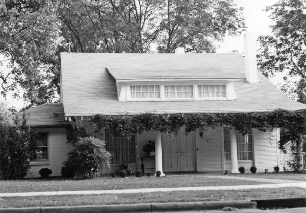 422 Locust Avenue SE