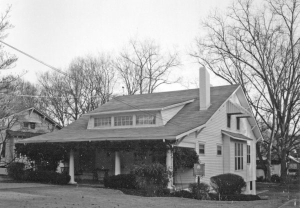 422 Locust Avenue SE