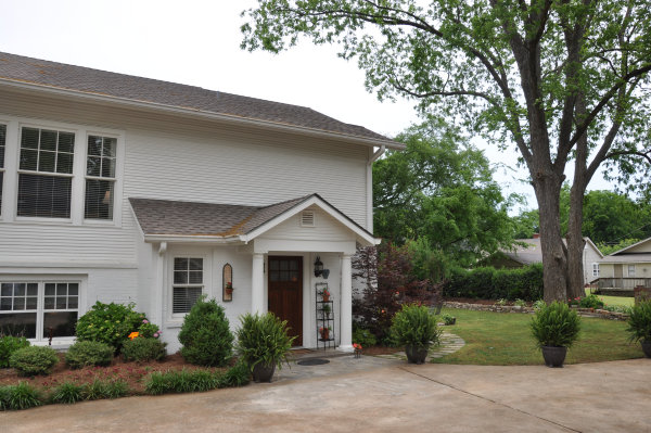 422 Locust Avenue SE