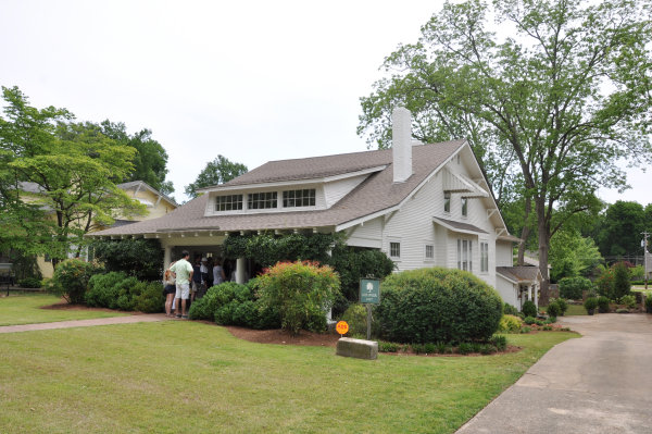 422 Locust Avenue SE