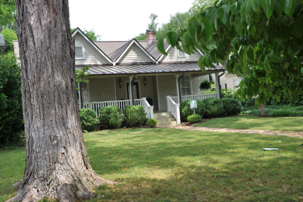 423 Locust Avenue SE