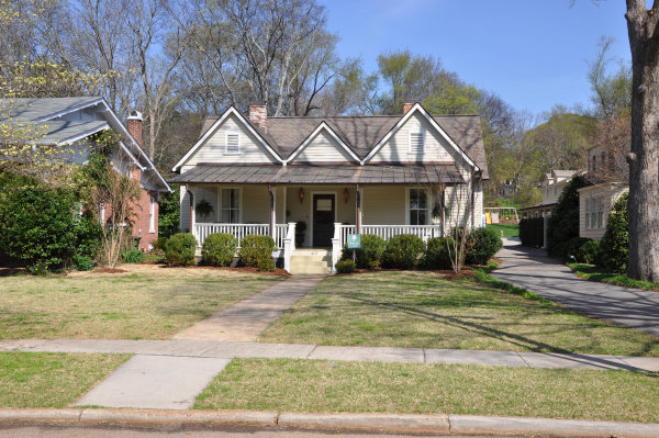 423 Locust Avenue SE