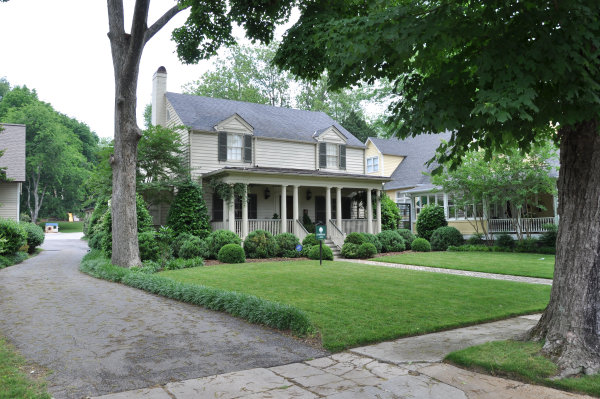 425 Locust Avenue SE