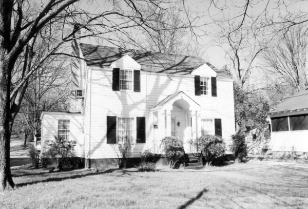 425 Locust Avenue SE