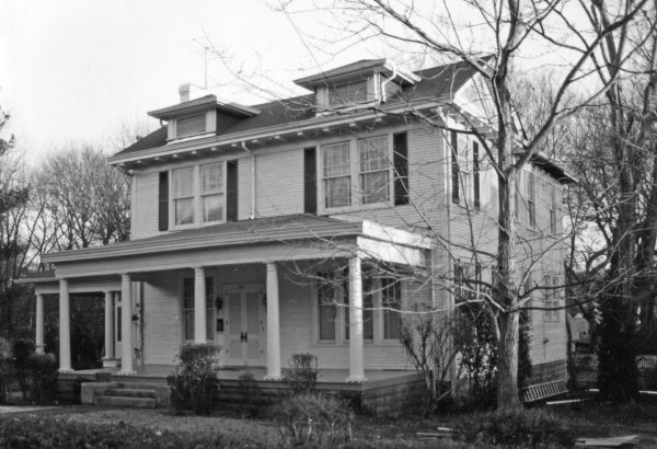 426 Locust Avenue SE