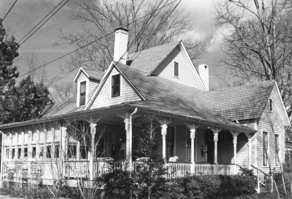 427 Locust Avenue SE