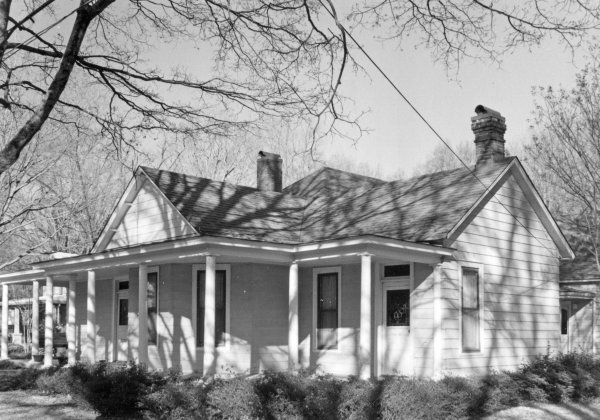 435 Locust Avenue SE