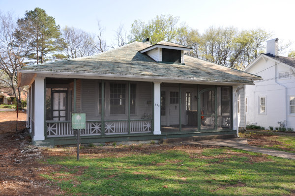438 Locust Avenue SE