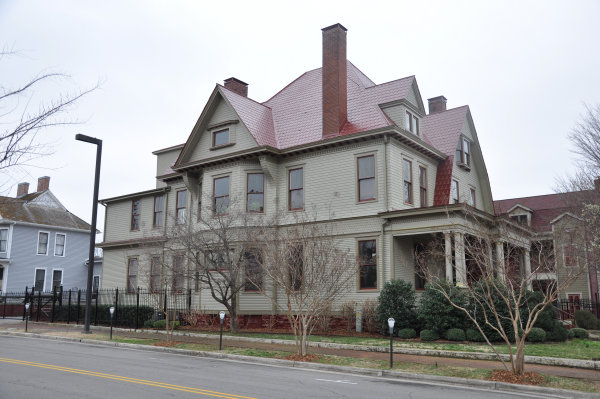 401 Madison Street S